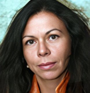 Frau Silke Linder