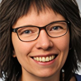 Frau Bettina Wartig