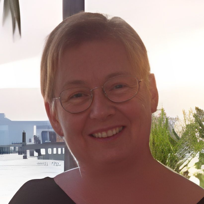 Frau Jutta Hasel
