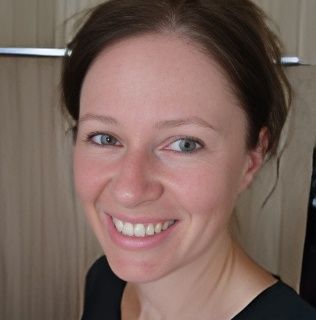 Frau Michaela Peter