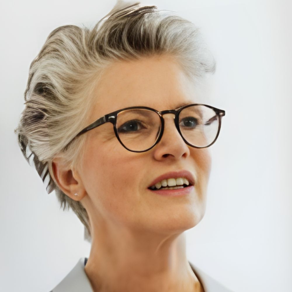 Frau Beate Sanladerer