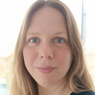 Frau Tanja Lutteroth