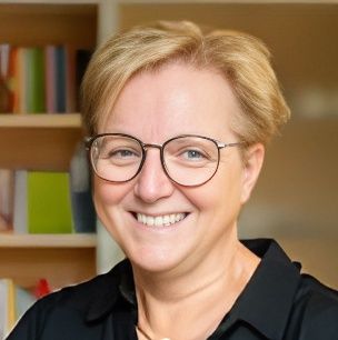 Frau Bettina Hellmann