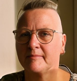 Frau Manuela Höhn