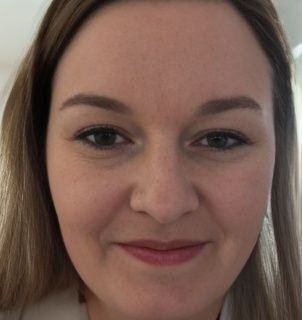 Frau Julia Hertenberger