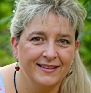 Frau Simone Achenbach