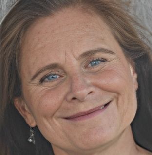 Frau Stephanie Agger