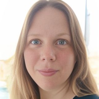 Frau Tanja Lutteroth