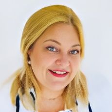 Frau Nadine Schleicher