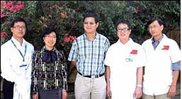 Das Ärzteteam: Dr. Hong, Dr. Hu, Dr. Li Bo, Dr. Ruan, Dr. Tang (v. l.)